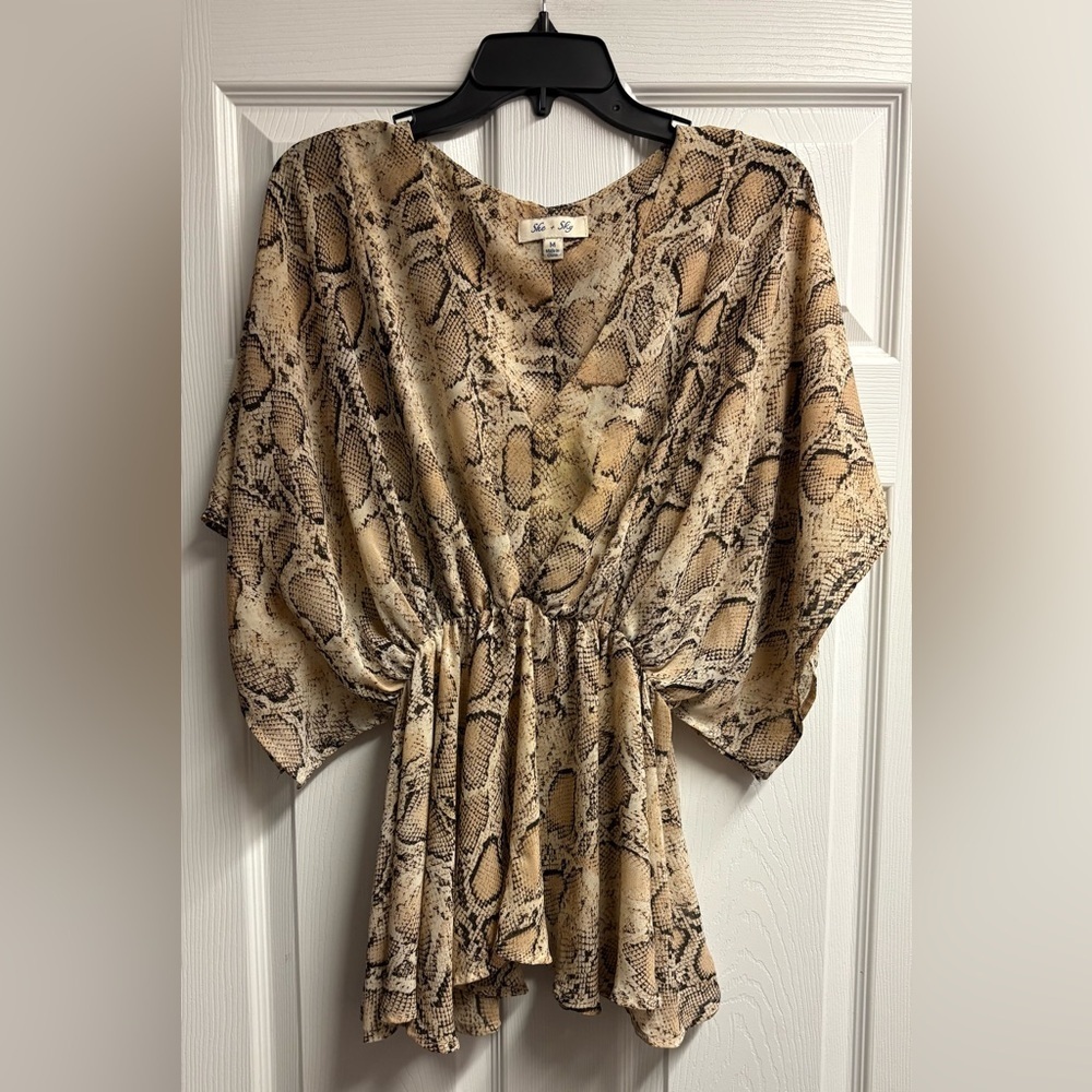 She + Sky Boutique V-Neck Snakeskin Print Blouse Size Medium